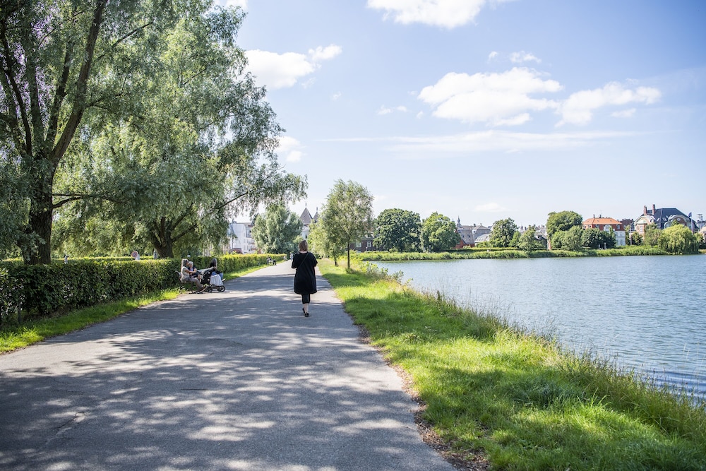 by the lakes apartments into this place