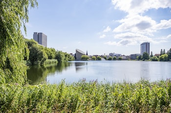 by the lakes apartments into this place