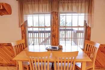 sojourners lodge and log cabin suites