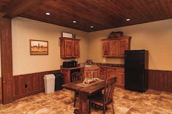 sojourners lodge and log cabin suites