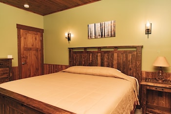 sojourners lodge and log cabin suites
