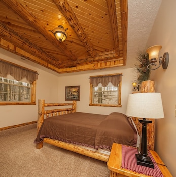 sojourners lodge and log cabin suites