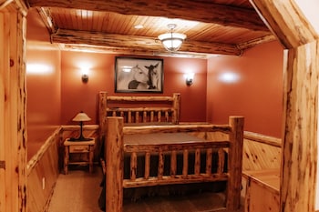 sojourners lodge and log cabin suites