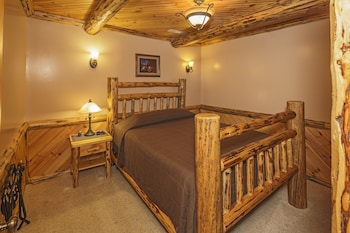 sojourners lodge and log cabin suites