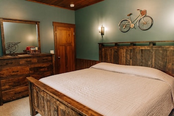 sojourners lodge and log cabin suites