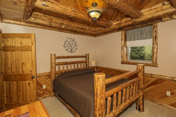 sojourners lodge and log cabin suites