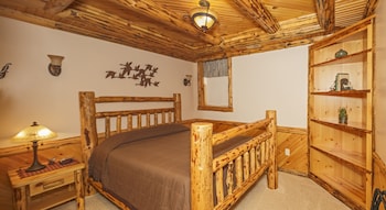 sojourners lodge and log cabin suites