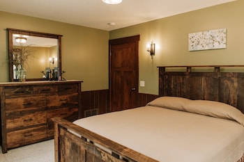 sojourners lodge and log cabin suites