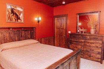 sojourners lodge and log cabin suites