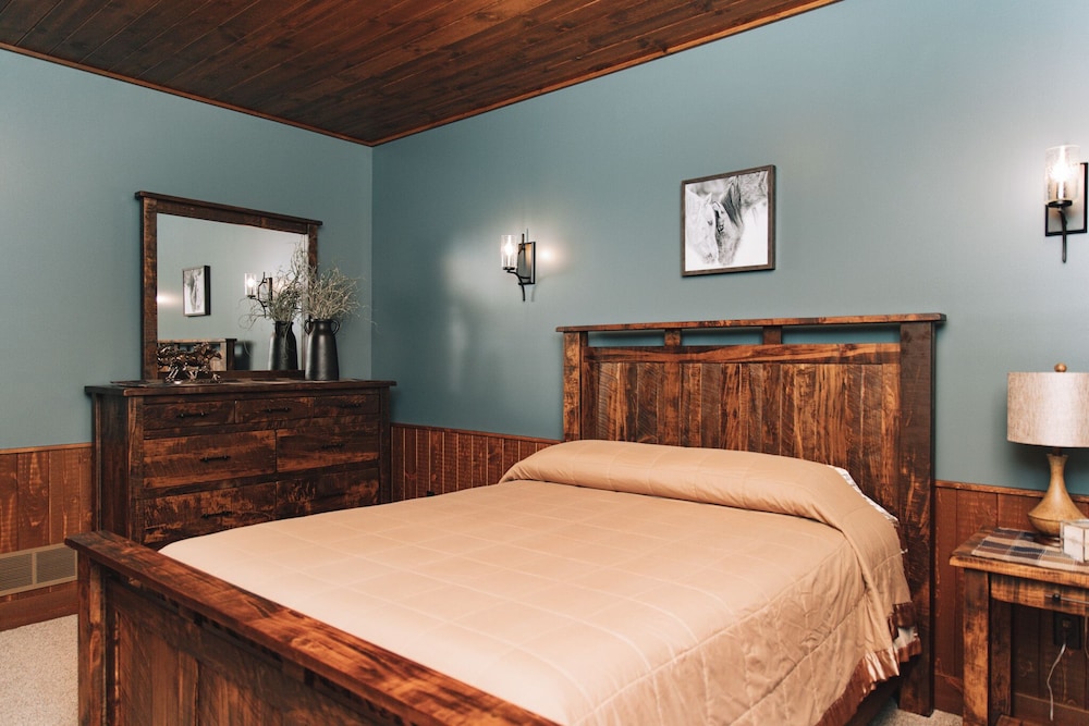 sojourners lodge and log cabin suites