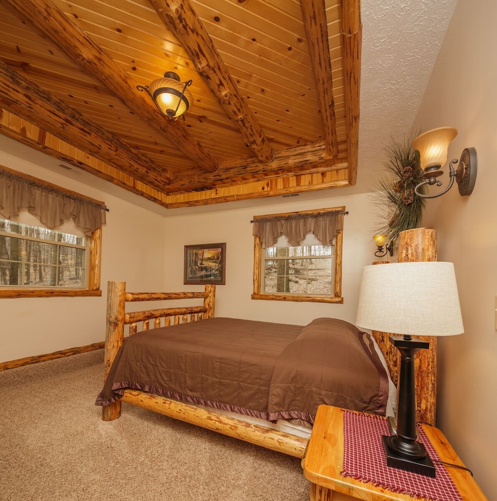 sojourners lodge and log cabin suites