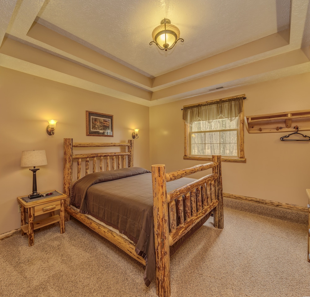 sojourners lodge and log cabin suites