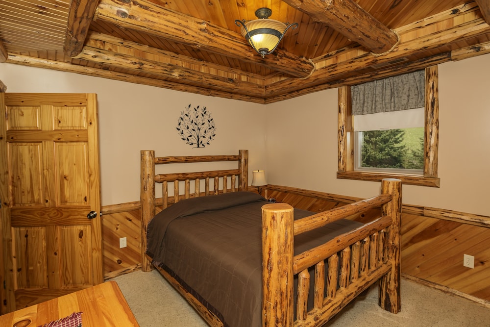 sojourners lodge and log cabin suites