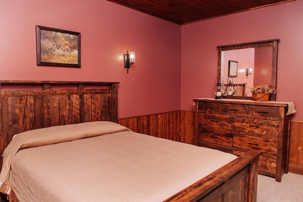 sojourners lodge and log cabin suites