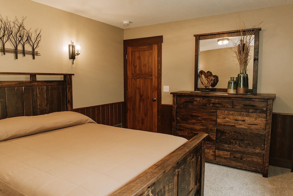 sojourners lodge and log cabin suites