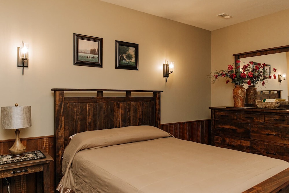 sojourners lodge and log cabin suites