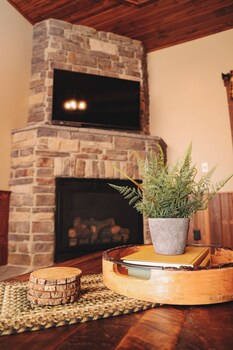 Sojourner's Lodge & Log Cabin Suites,,2.5 star