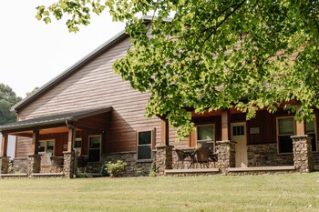 Sojourner's Lodge & Log Cabin Suites,,2.5 star