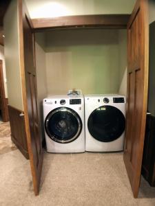 sojourners lodge and log cabin suites