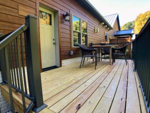 sojourners lodge and log cabin suites