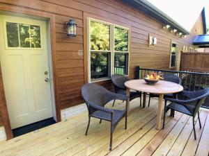 sojourners lodge and log cabin suites