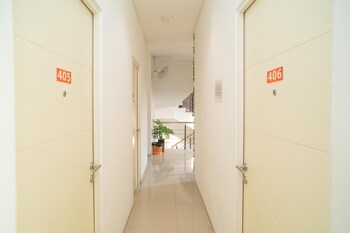 sans hotel kupang indah surabaya