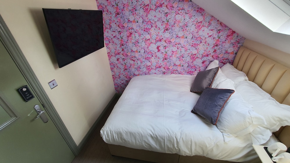 the griffin belle hotel vauxhall