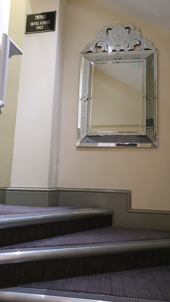 the griffin belle hotel vauxhall