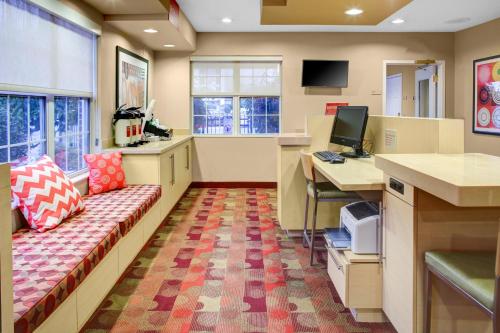 hawthorn extended stay by wyndham cincinnati ne mason