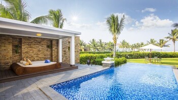 ocean beach villas da nang