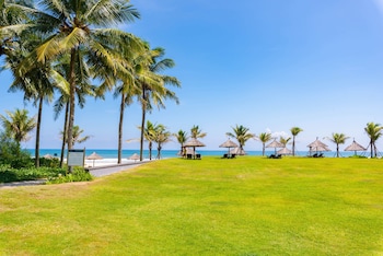 ocean beach villas da nang