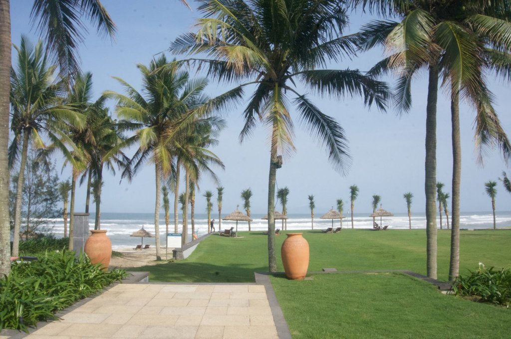 ocean beach villas da nang