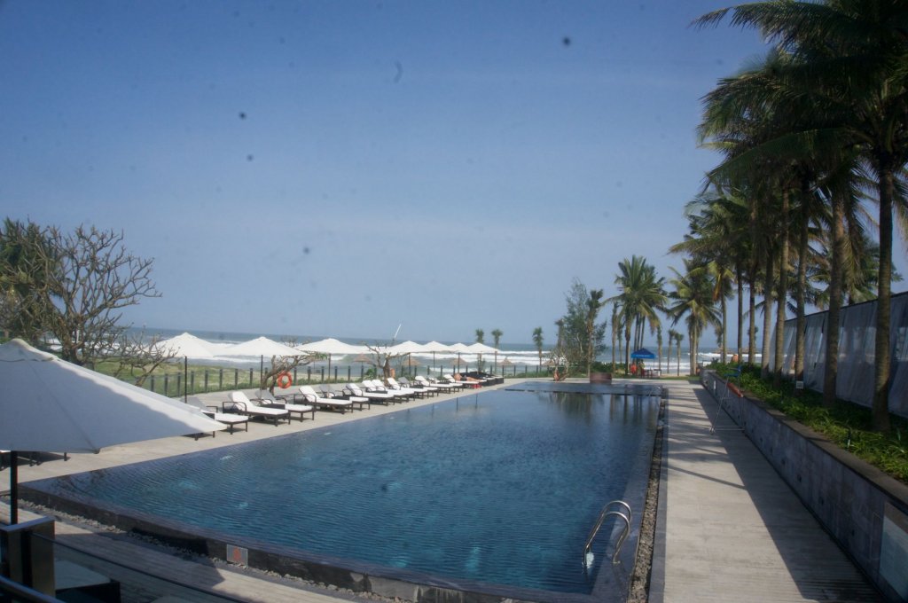 ocean beach villas da nang