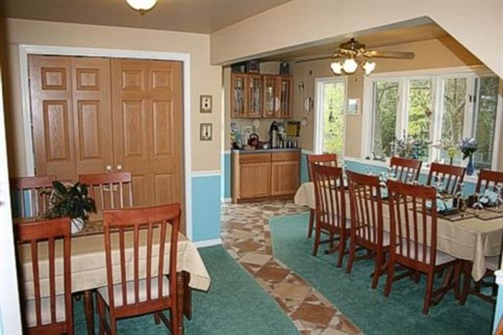 at the waters edge bed and breakfast