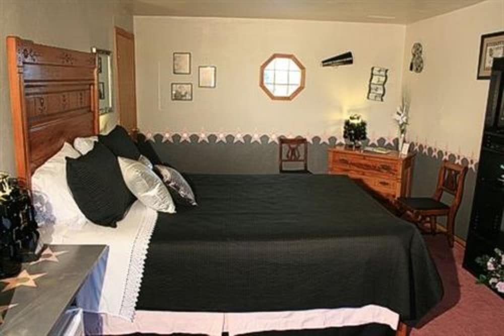 at the waters edge bed and breakfast