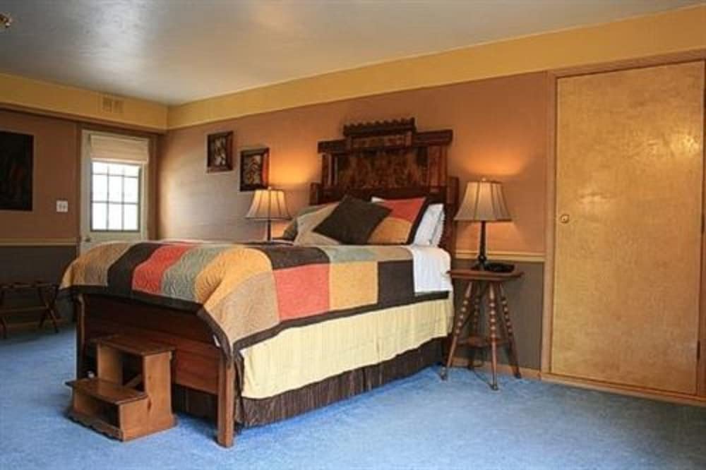 At The Waters Edge Bed & Breakfast,Door County>>Algoma,3 star