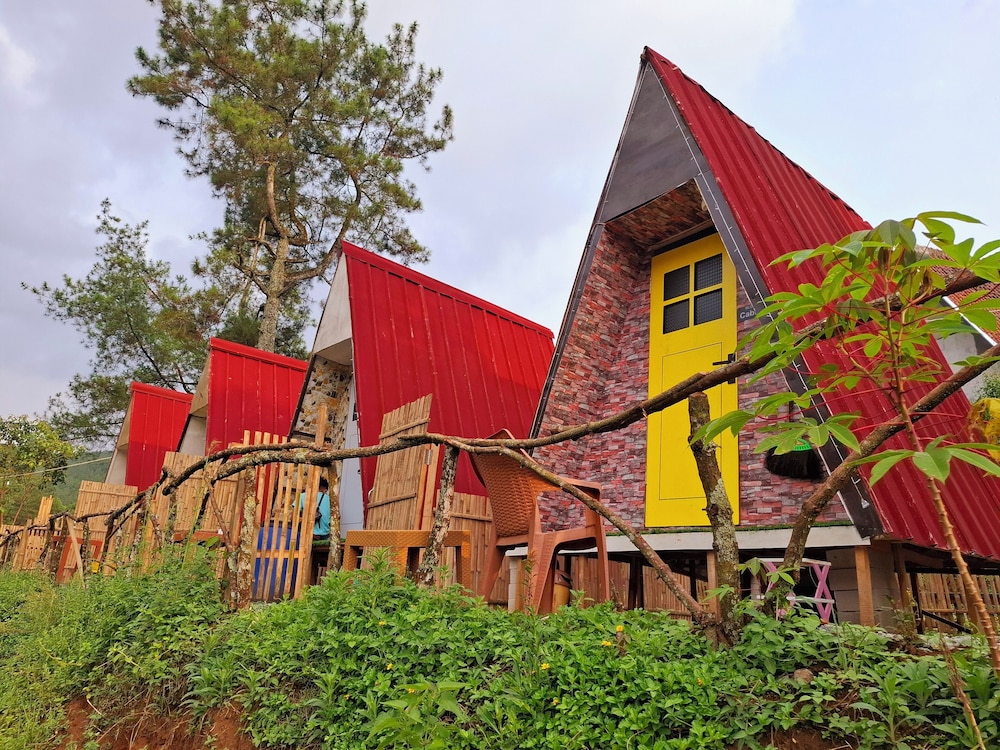 aubrey villa ciwidey