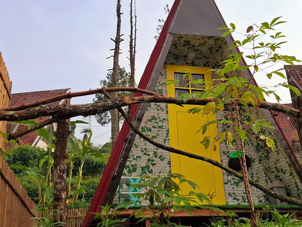 aubrey villa ciwidey