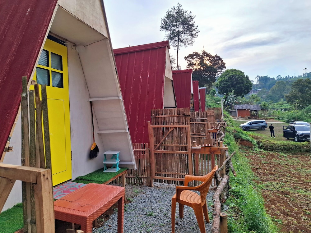 aubrey villa ciwidey