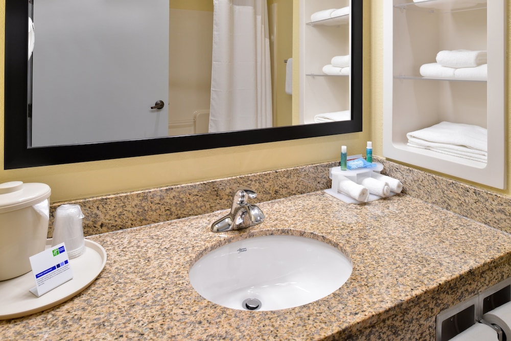 holiday inn express clanton by ihg