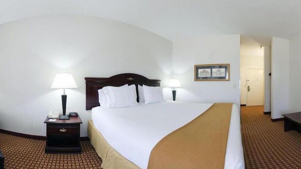 holiday inn express clanton by ihg