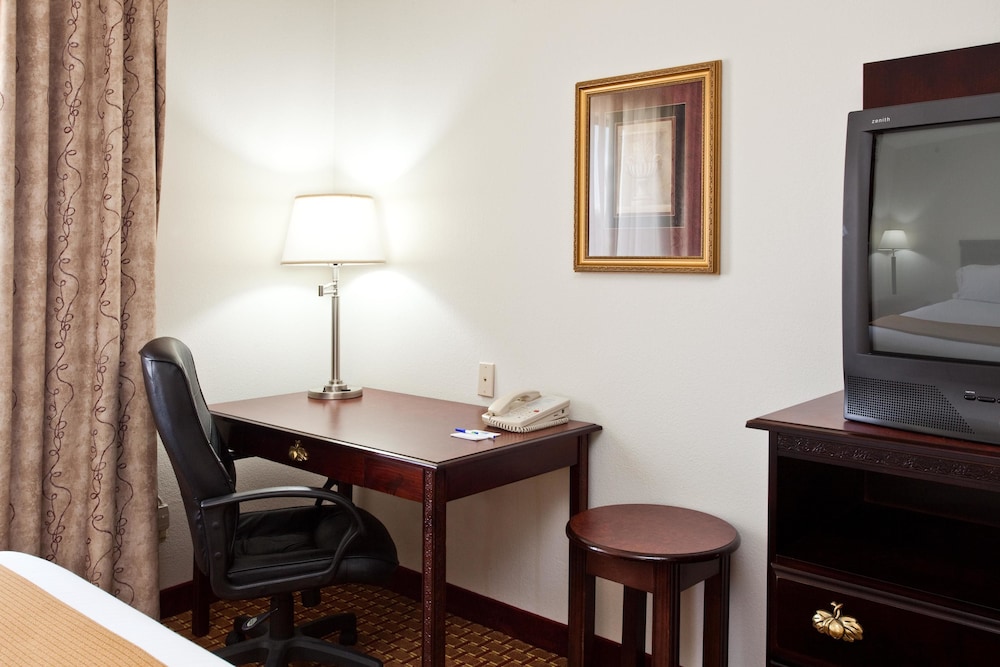 holiday inn express clanton by ihg