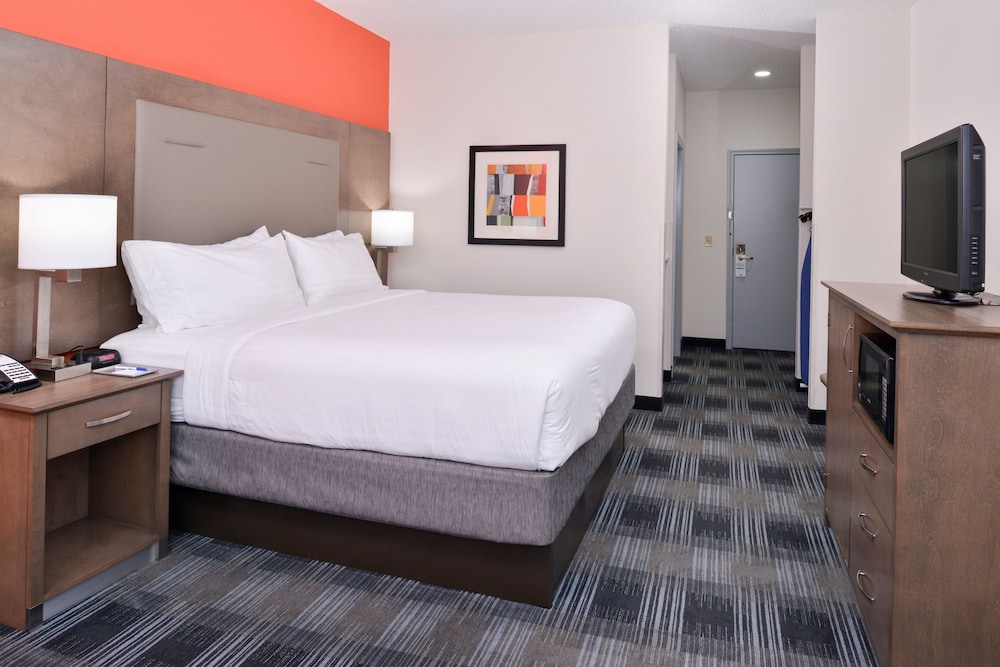 holiday inn express clanton by ihg