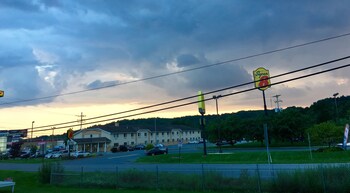 super 8 by wyndham clearfield