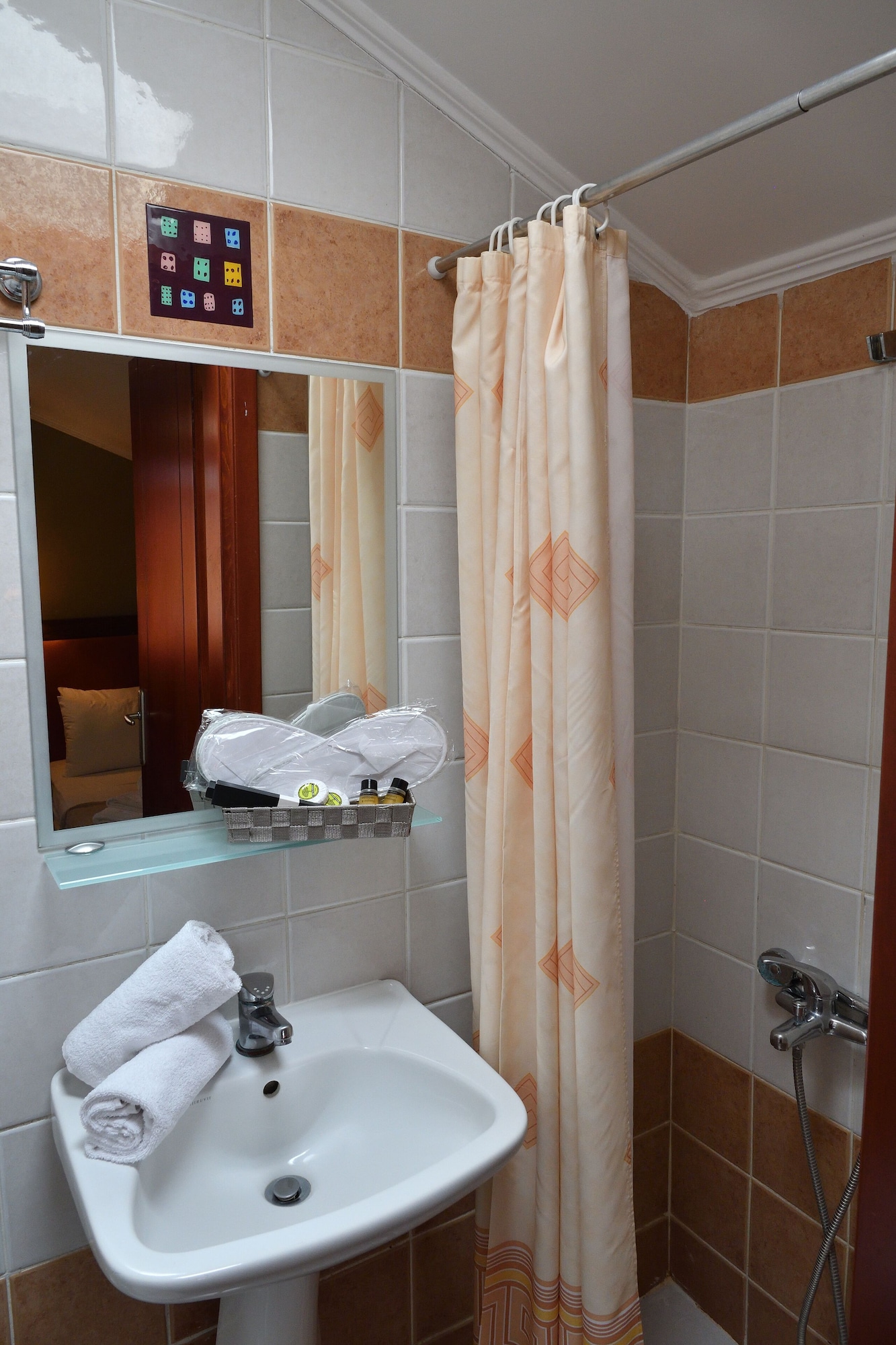 Four Seasons Hotel,Perea>>Mesimeri,3 star