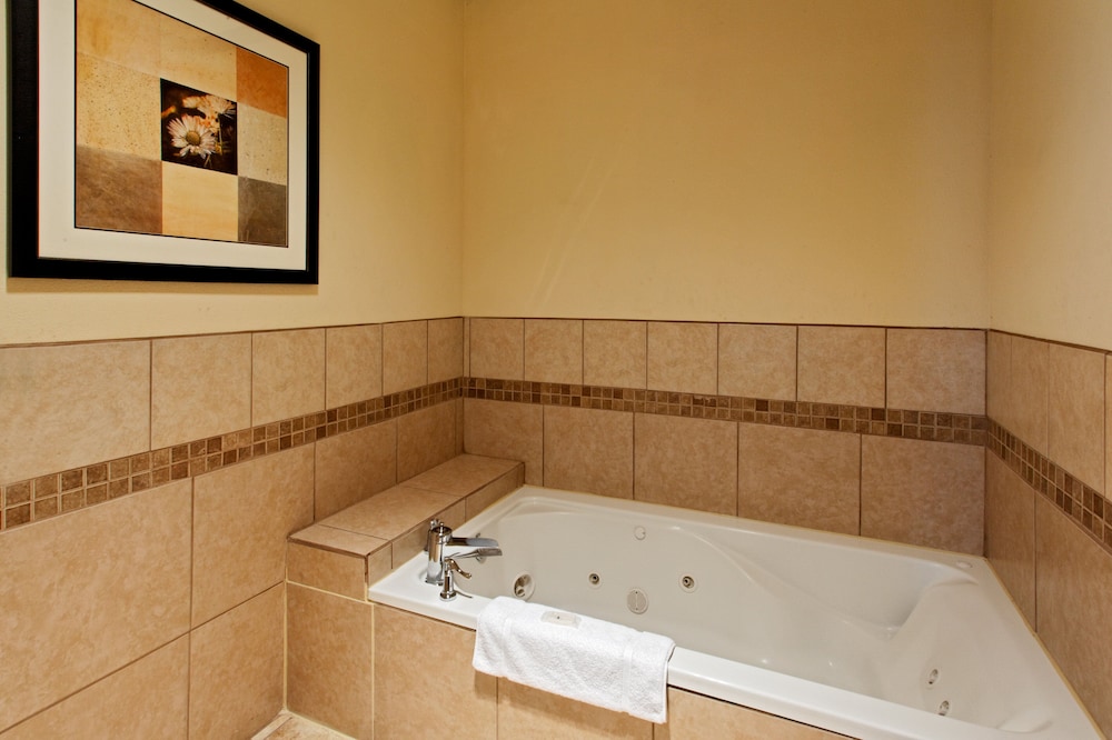holiday inn express hotel and suites cleburne by ihg
