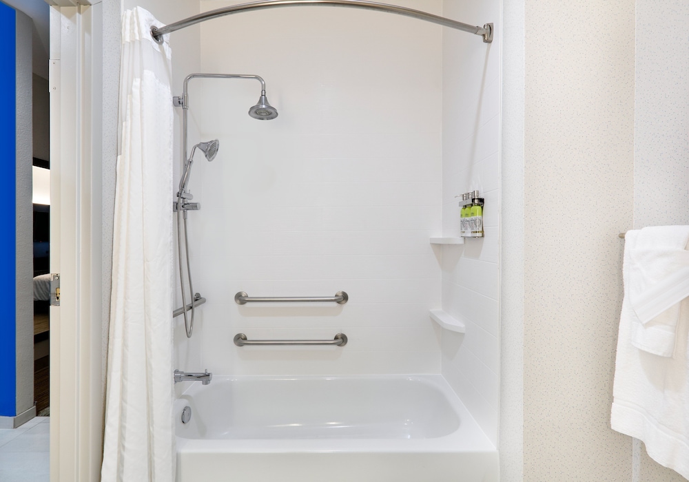 holiday inn express hotel and suites cleburne by ihg