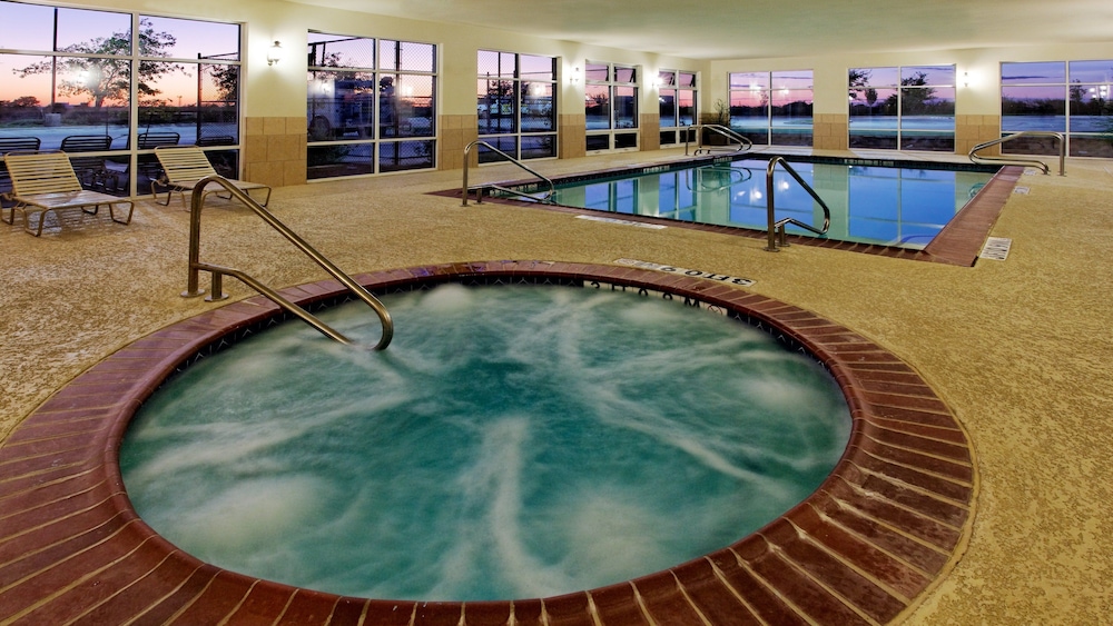 holiday inn express hotel and suites cleburne by ihg