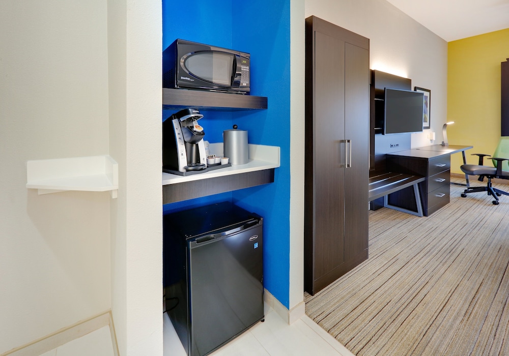 holiday inn express hotel and suites cleburne by ihg