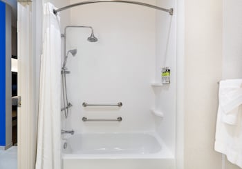 Holiday Inn Express Hotel & Suites Cleburne By Ihg,Cleburne>>Burleson,3 star